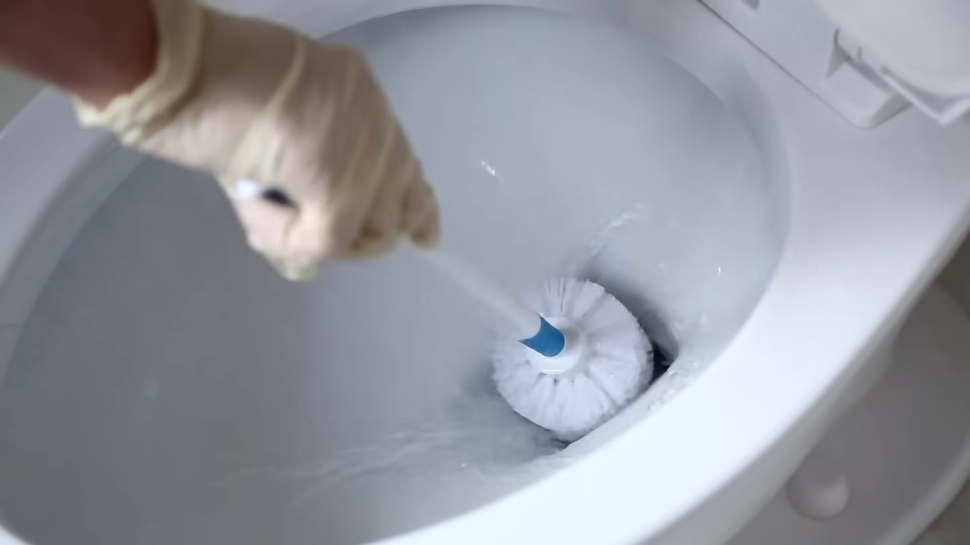 Toilettenreinigung Hacks für strahlendes Bad