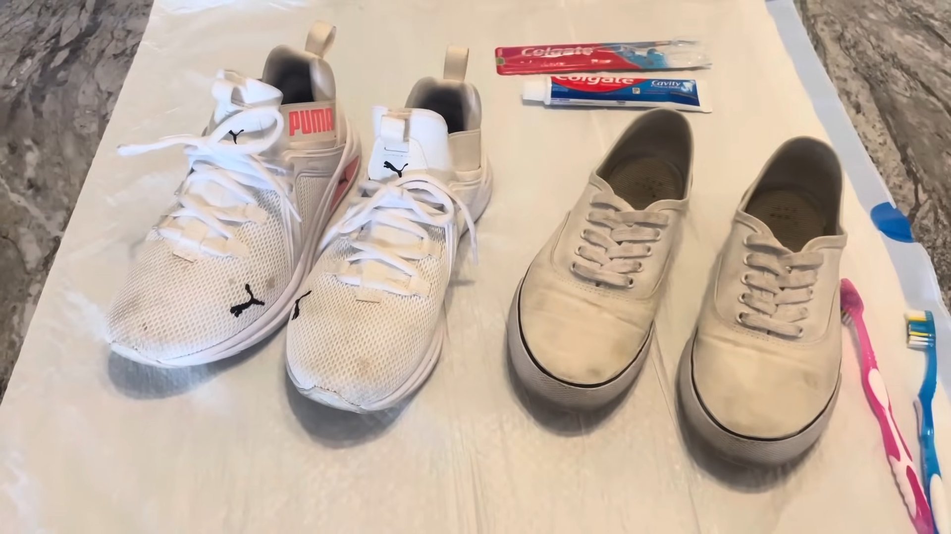 Weiße Schuhe mit Zahnpasta reinigen